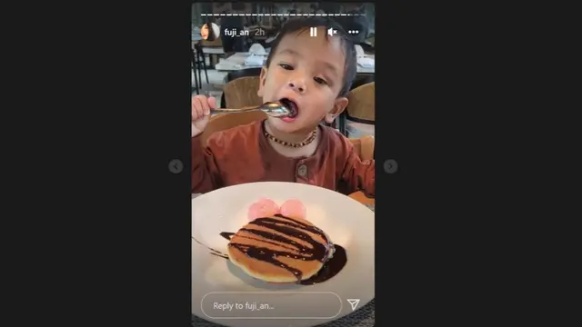 Keceriaan Gala Sky Liburan di Bali bersama Fuji dan Kakek Neneknya.