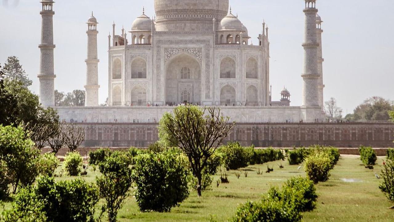 4. Negerinya industri perfilman Bollywood, India punya 447 bahasa.