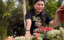 Sebelum MA Ringankan Hukuman Ferdy Sambo cs, Tangisan Kekasih Brigadir J Menggema di Kuburan