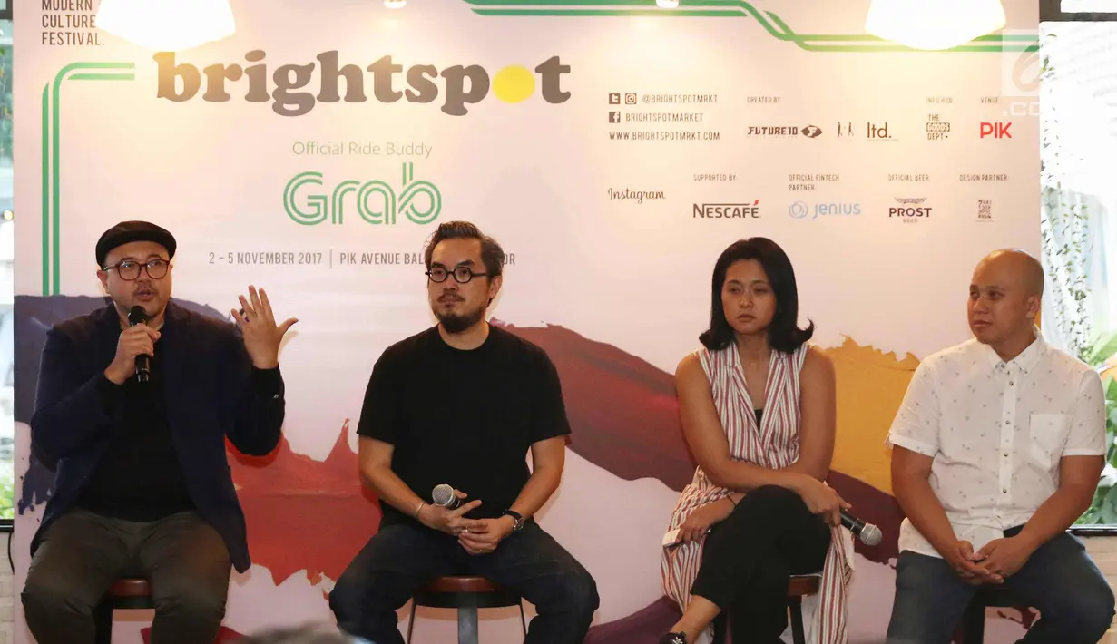 Founder brigthspot Anton Wirjono (kiri), Leo Theosabrata (kedua kiri), Amalia Wirjono (kedua kanan), Hogi Wirjono (kanan) saat jumpa pers persiapan perhelatan Brightspot bertema Modern Culture Festival, Jakarta, Kamis (26/10). (Liputan6.com/Angga Yuniar)