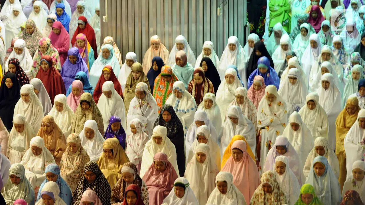Ribuan Umat Muslim Laksanakan Salat Gerhana di Istiqlal