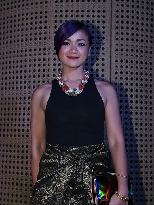 Ditemui di Galeri Indonesia Kaya, Grand Indonesia, Jakarta Pusat, Rabu (14/10/2015), Nirina mengaku sudah menjadi agendanya bersama sang suami untuk memperkenalkan budaya dan alam Indonesia kepada anak-anak, (Andy Masela/Bintang.com)