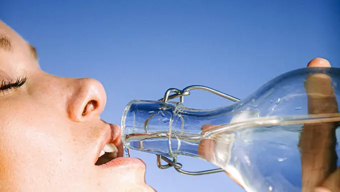 Jarang Minum Air Putih dan Dehidrasi