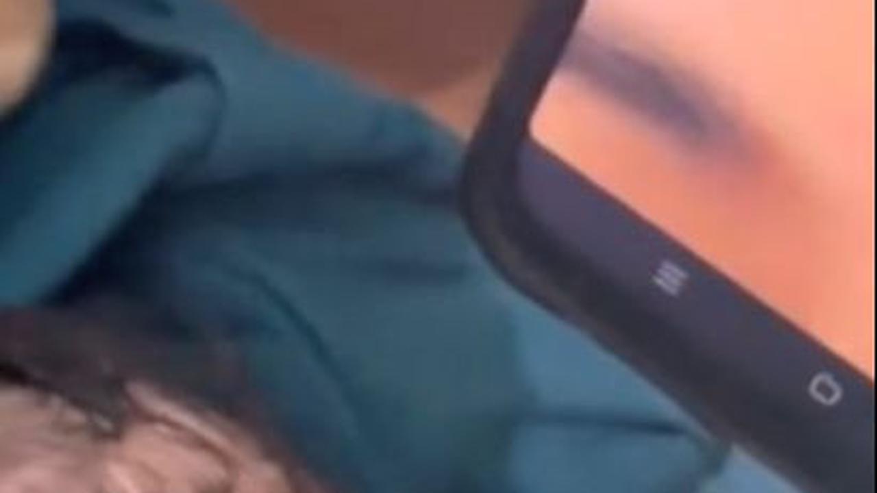 Momen Haru Pria Azani Anaknya yang Baru Lahir Lewat Video Call, Tak Bisa Hadir karena Kerja di Pedalaman