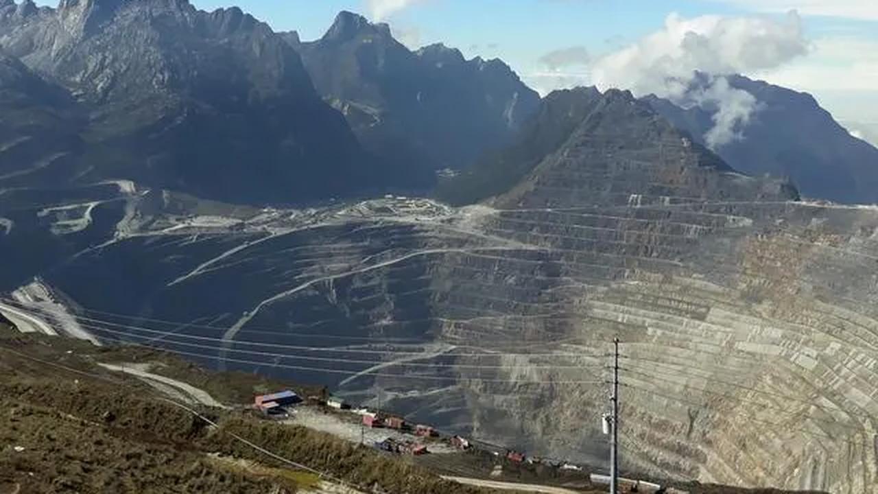 Freeport menyebut unit Indonesia terus membahas penerapan peraturan yang direvisi dengan pemerintah Indonesia.