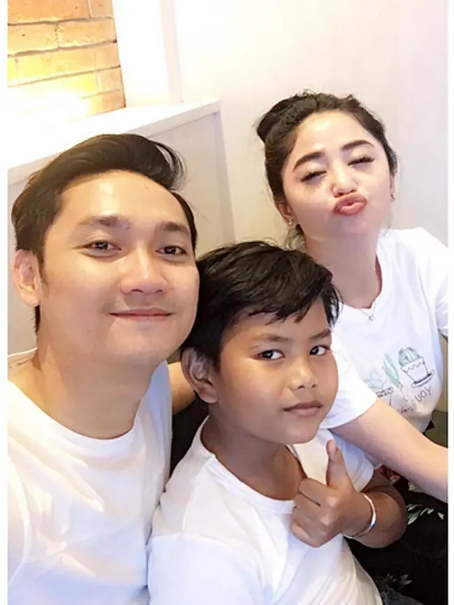 "Saya juga enggak menyangka kalau yang menikah itu Dewi Perssik. Soalnya nama yang ada di dokumennya Dewi Muria Agung. Terkejut juga saya," ujar Syarief. (Instagram/anggawijaya88)