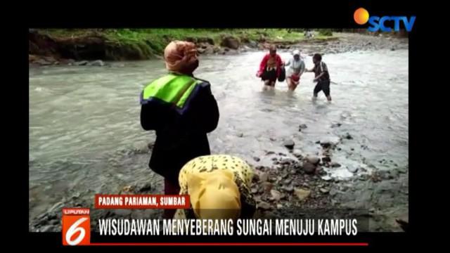 Ini dilakukan Indah lantaran jalan dari rumahnya di daerah Kayu Tanam menuju Kota Padang terputus akibat ambruknya jembatan yang menghubungkan kedua daerah tersebut.