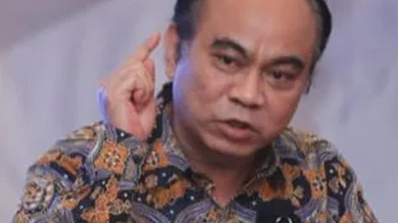 Budi mengakui bahwa ada tantangan di daerah tertentu dalam pembangunan BTS, salah satunya Papua. Namun, dia menargetkan menara BTS dapat terbangun di semua wilayah Indonesia.