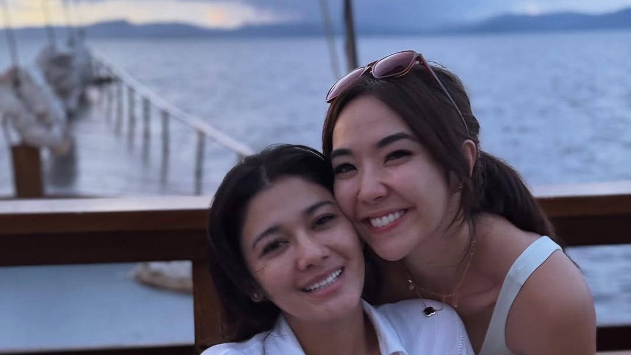 Potret Seru Gisel dan Naysilla Mirdad Liburan ke Raja Ampat Bareng Sahabat, Dari Hiking hingga Snorkeling
