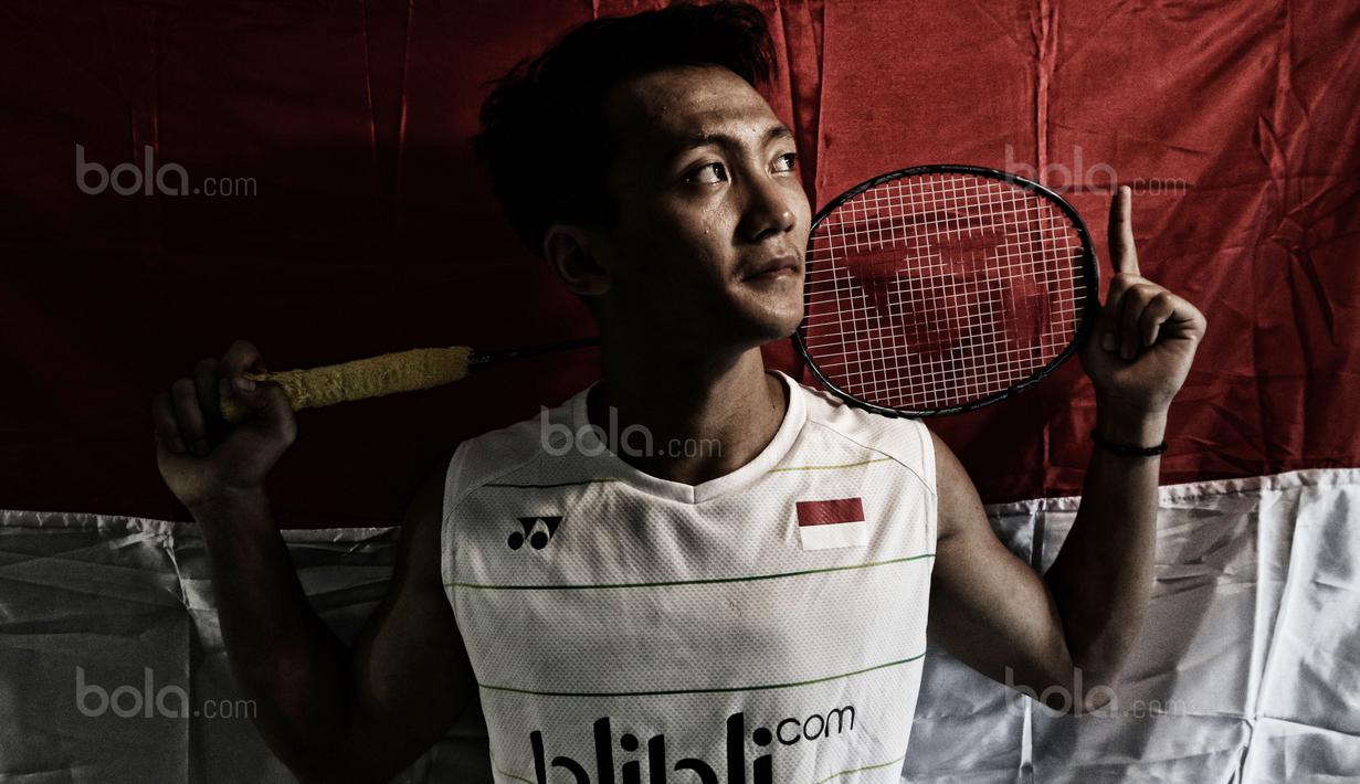 Atlet Bulutangkis Indonesia, Ihsan Maulana Mustofa salah satu andalan Indonesia pada SEA Games 2017 usai berlatih di Cipayung, Jakarta Timur, Senin (14/8/2017). Ihsan turun pada nomor tunggal putra. (Bola.com/Nicklas Hanoatubun)