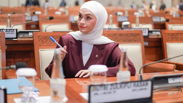 Potret gaya kerja Putri Zulhas (credit: instagram/putri_zulhas)