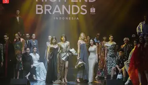 Peluncuran High End Brand Shopee menghadirkan dua supermodel mantan Victoria's Secret Angels. (dok. Shopee Indonesia)