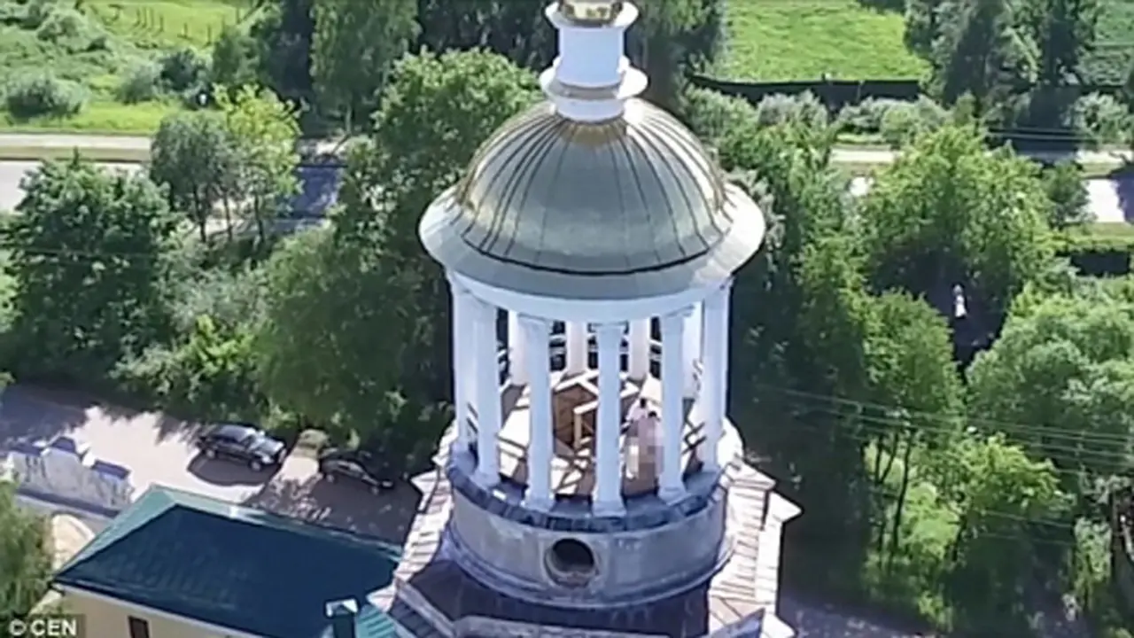 Bercinta di Menara Gereja, Aksi Pasangan Ini Terekam Drone