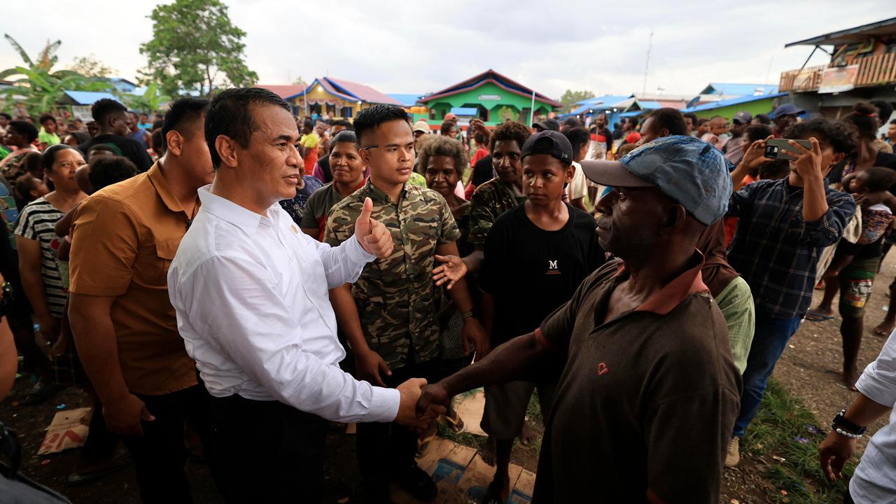 Mentan Salurkan Bantuan Benih dan Dorong Pertumbuhan Ekonomi Masyarakat di Kampung Wanam
