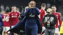 Pelatih Nottingham Forest, Nuno Esprito Santo merayakan kemenangan timnya atas Tottenham Hotspur dalam laga lanjutan Liga Inggris 2024/2025 di Tottenham Hotspur Stadium, London, Inggris, Selasa (22/04/2025). (AP Photo/Dave Shopland)
