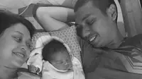 Rayi RAN dan istri sambut anak pertama [foto: instagram/dilahadju26]