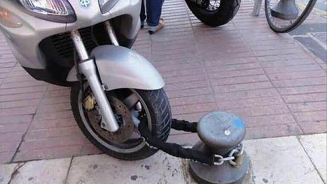 7 Potret Cara Orang Amankan Kendaraan Dari Maling Ini Kocak