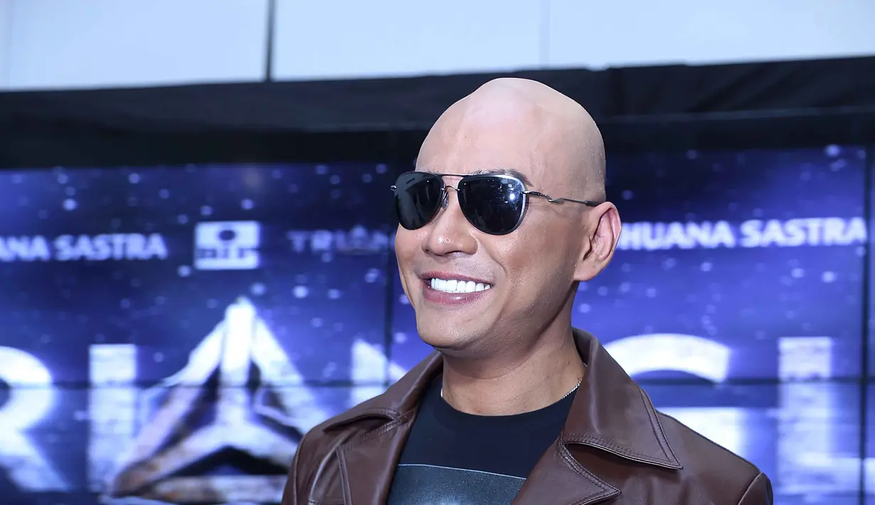 Tidak ada budget membayar pemeran pembantu, Deddy Corbuzier tidak menggunakan jasa stuntman dalam filmnya. Bahkan potongan film pendeknya, juga dimasukkan ke dalam layar lebar. (Nurwahyunan/Bintang.com)