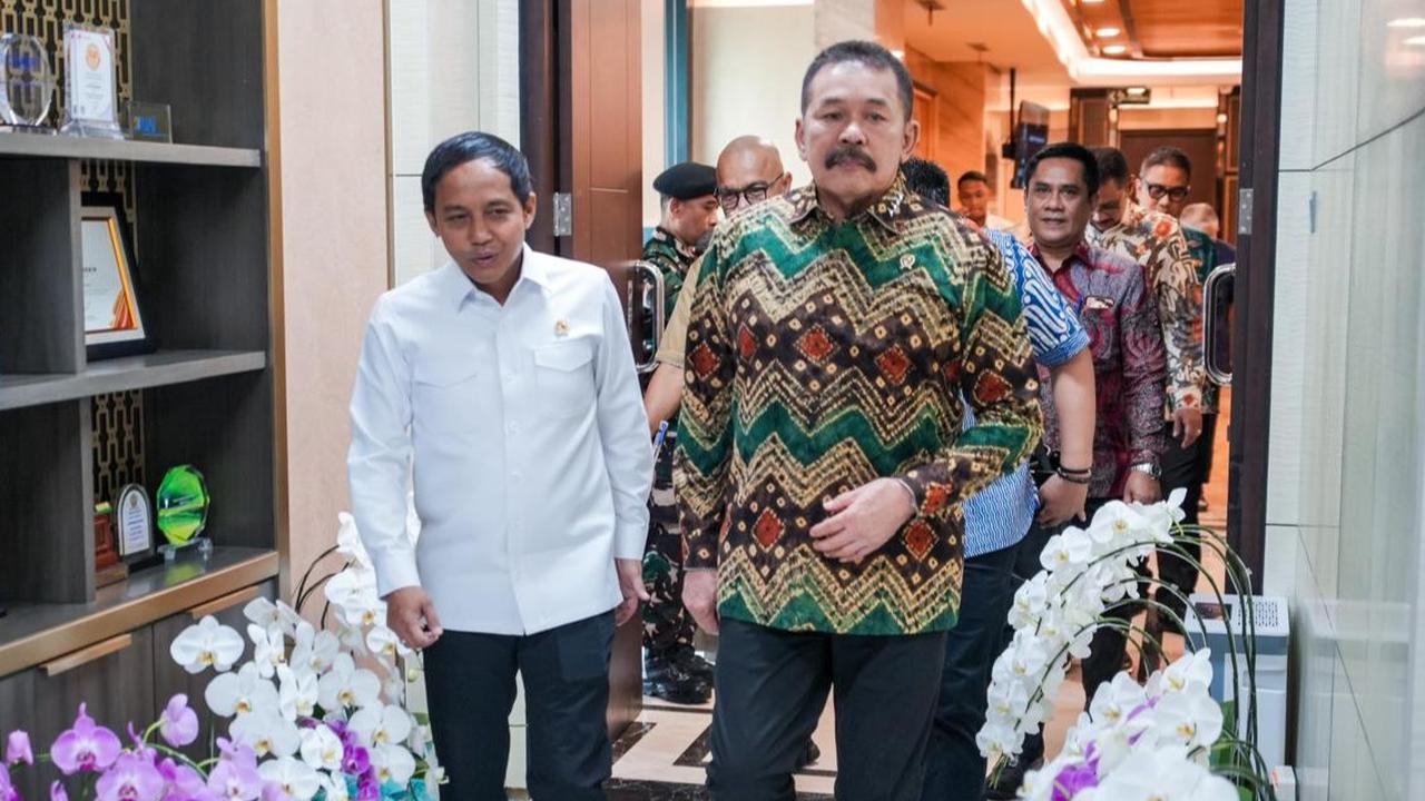 Menhut Raja Juli Bertemu Jaksa Agung, Siap Tindak Tegas Bisnis Ilegal di Kawasan Hutan