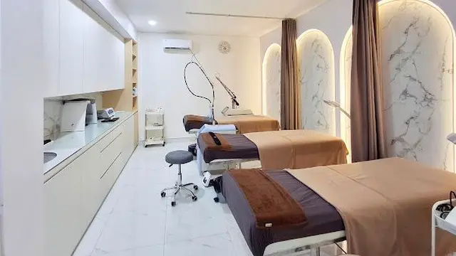 Tren Perawatan Anti Aging 2026, Kenali Skinbooster Rejuran yang Disebut “Baby Skin Injection”