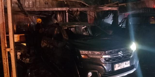 Rental Mobil dan Bengkel di Depok Kebakaran Diduga Korsleting Listrik, Kerugian Capai Rp 1,5 M