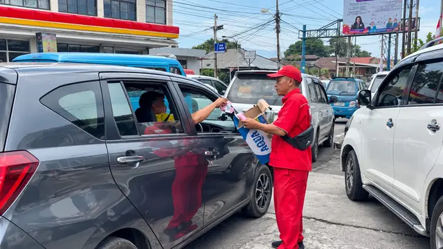 Pertamina Patra Niaga bersama Forkopimda Sulut bersinergi atasi antrean BBM di SPBU lewat penambahan pasokan Pertalite. (Dok Pertamina)