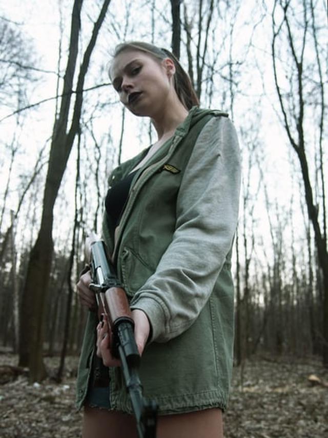 16+ Arti Mimpi Ditembak Di Kepala Oleh Adek