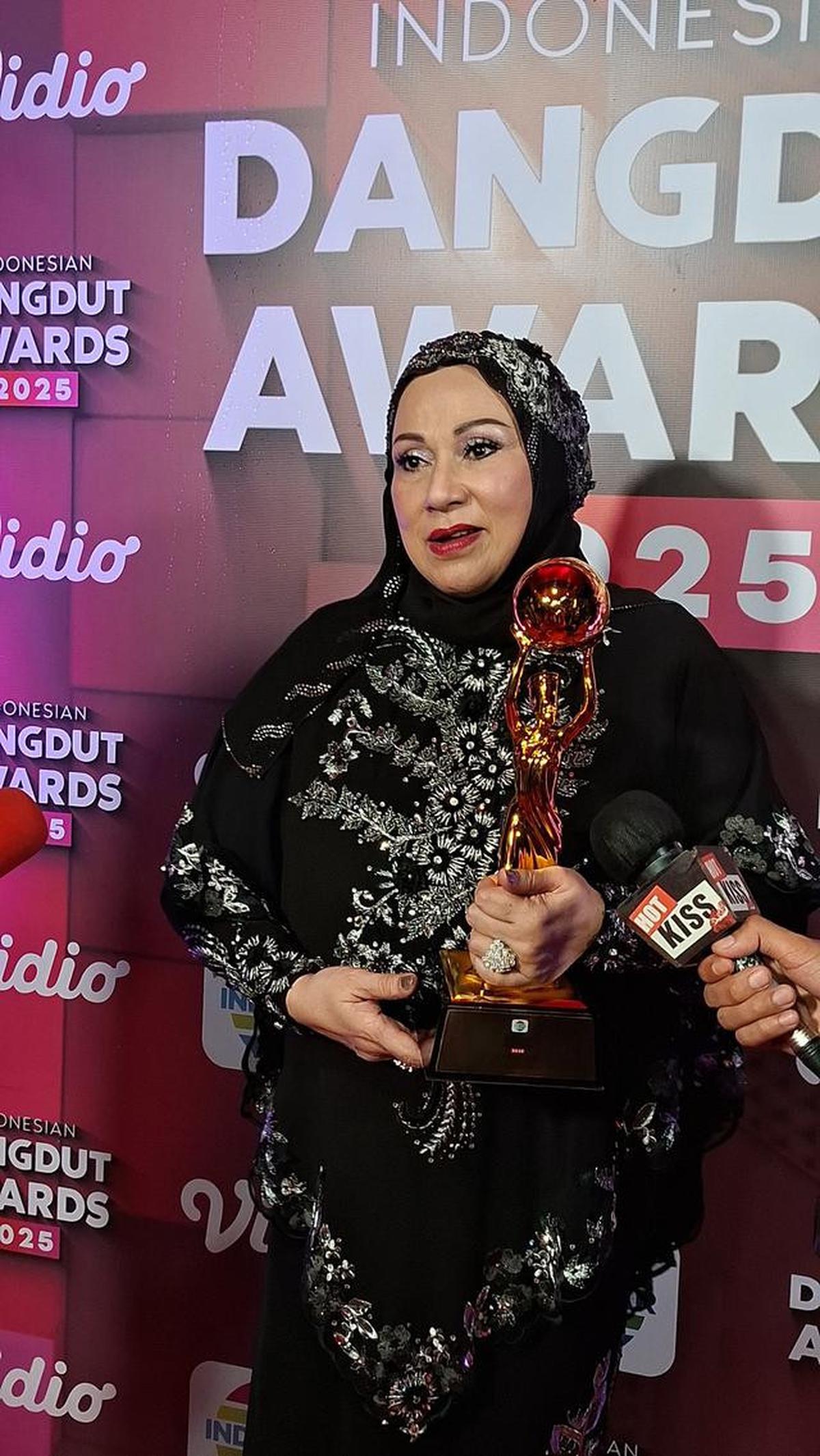 Raih Penghargaan Lifetime Achievement IDA 2025, Camelia Malik Doakan Korban Banjir Sumatera