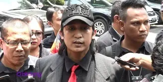 LSM KPK punya alasan kenapa mereka mencabut gugatan yang dilayangkan kepada Zaskia Gotik. Apa sih alasan mereka mencabut gugatan?