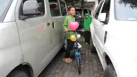 Aldi pamer sepeda dari ultah cucu Jokowi (Fajar Abrori/Liputan6.com)