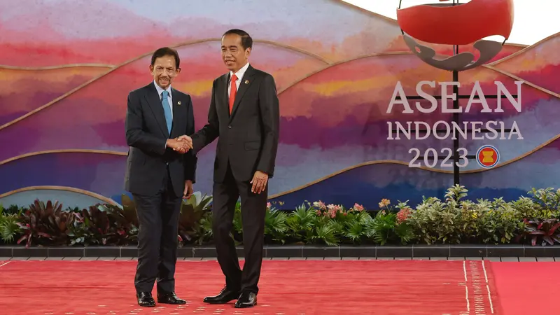 Momen Jokowi Sambut Pemimpin Asia Tenggara di KTT Ke-42 ASEAN