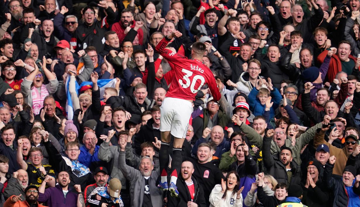 Dalam dua laga sebelumnya, pemain Slovenia itu juga berhasil mencetak gol penting untuk MU. Ia mencetak gol penyeimbang 1-1 saat melawan West Ham United dan memberikan gol kemenangan 1-0 ketika melawan Everton. (AP Photo/Dave Thompson)