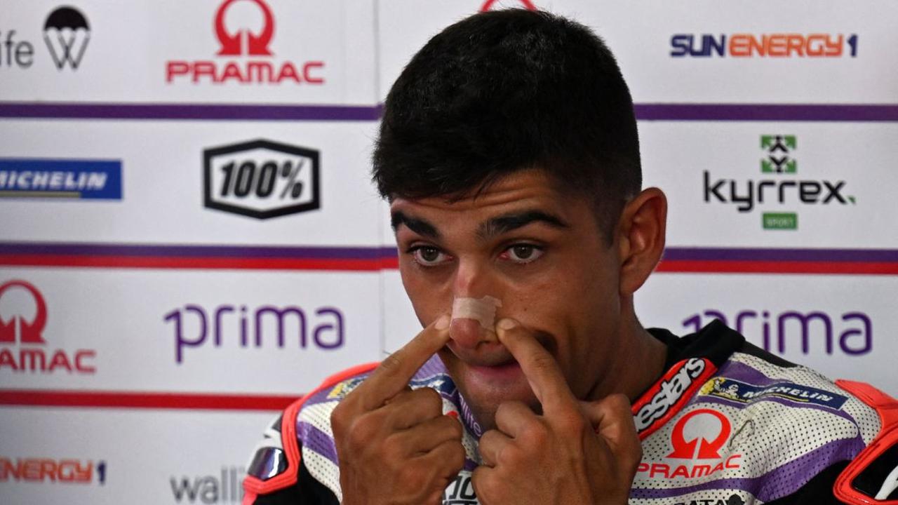 Jorge Martin juga sempat diperiksa salah satu dokter medis MotoGP, Dr. Angel Charte.
