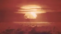 Uji coba bom atom 15 megaton di Bikini Atoll pada 1 Maret 1954. (Public Domain)