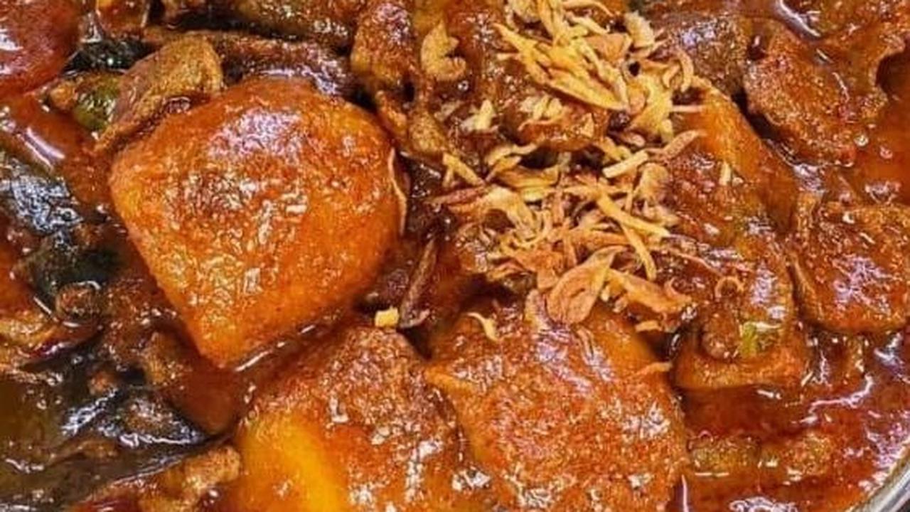 <b>8. Rendang Kambing Kentang</b><br>