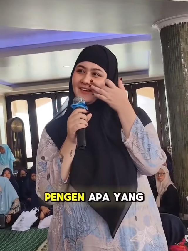 Talitha Curtis Berhijab