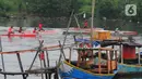 Atlet dayung DKI Jakarta melakukan sesi latihan rutin di Sungai Kanal Banjir Timur (KBT) Muara Marunda Kepu, Jakarta, Jumat (16/6/2023). (merdeka.com/imam buhori)