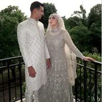 Lihat di sini gaya Lebaran ala Ali Syakieb dan Margin Wieeherm yang memilih baju khas India sebagai dresscode.[@marginw].