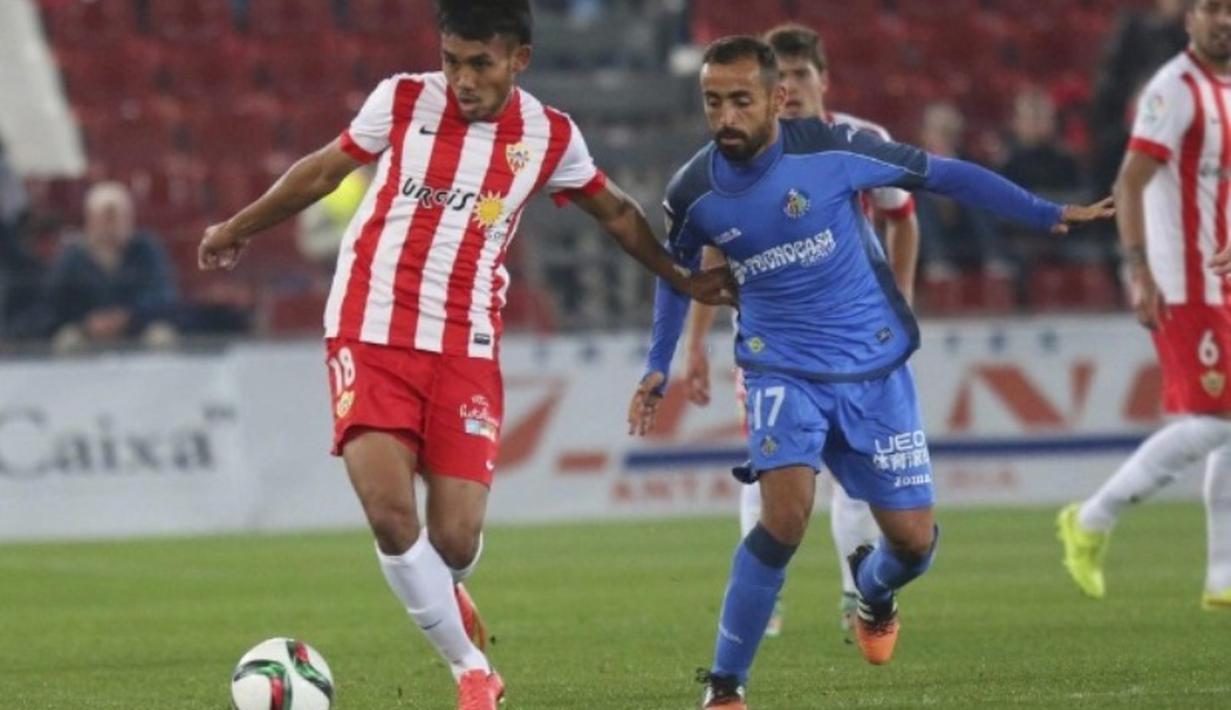 Teerasil Dangda, striker Thailand ini digaet Almeria pada Juli 2014 dengan status pemain pinjaman dari Muangthong United dan hanya enam kali tampil di La Liga. (Insidespanishfootball.com)