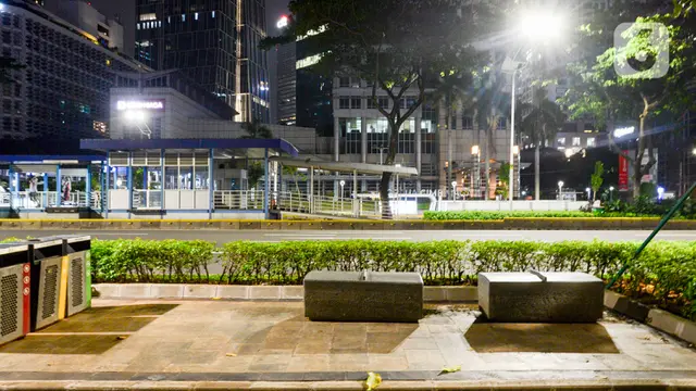 Malam Jakarta yang Sepi Akibat Corona