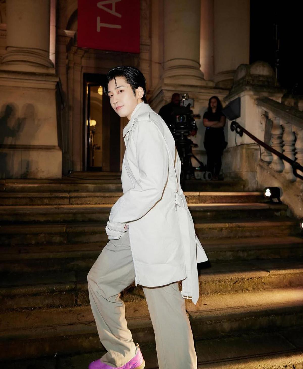 Wonwoo SEVENTEEN Debut di London Fashion Week 2025, Gayanya Bak Pangeran Modern