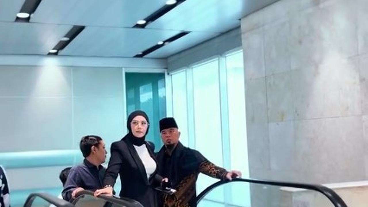 Sweet! Ini 7 Potret Mulan Jameela dan Ahmad Dhani yang Kini Sama-Sama Anggota DPR, Berangkat Bareng - Rapikan Baju Suami