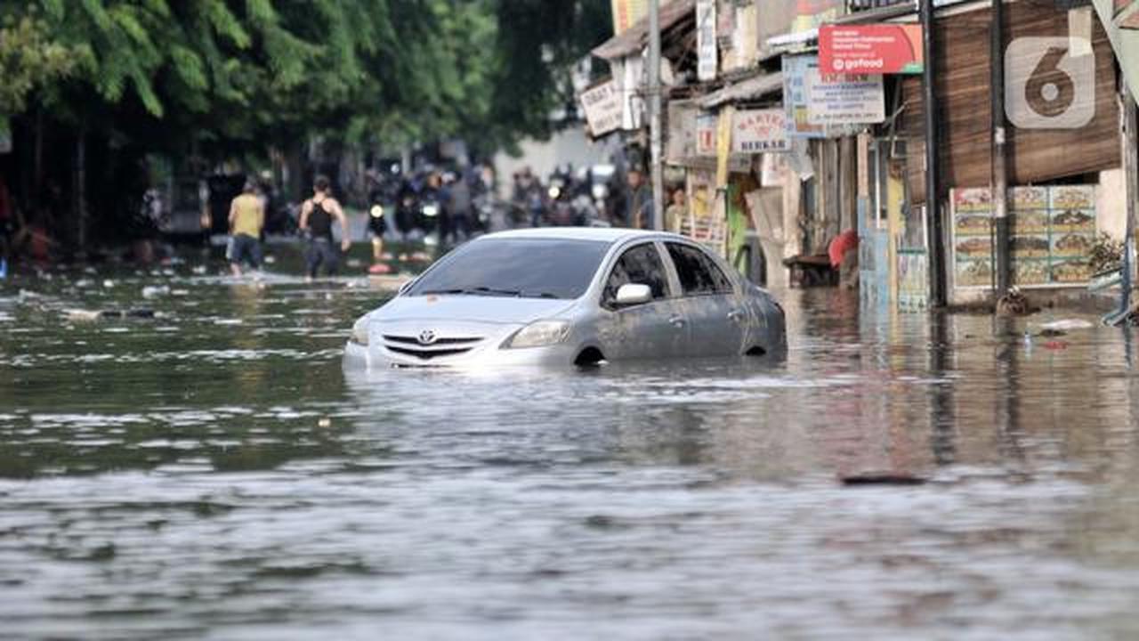 Mobil Terjebak dalam Banjir, Ini Langkah Pertama Perlu Dilakukan