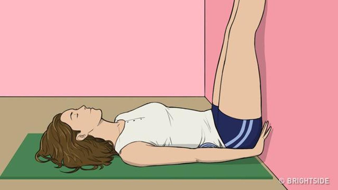 Sikap Lilin Adalah Sikap Meluruskan Badan dengan Sikap Kedua Kaki Rapat ke Atas