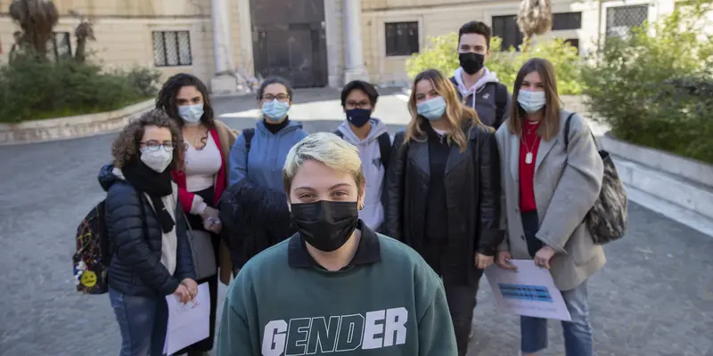 Sebuah Sekolah di Roma Dukung Siswa Transgender