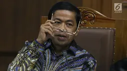 Terdakwa dugaan penerimaan suap terkait kerja sama pembangunan PLTU Riau-1, Idrus Marham saat menjalani sidang lanjutan di Pengadilan Tipikor, Jakarta, Selasa (29/1). Sidang mendengar kesaksian Eni Maulani Saragih. (Liputan6com/Helmi Fithriansyah)