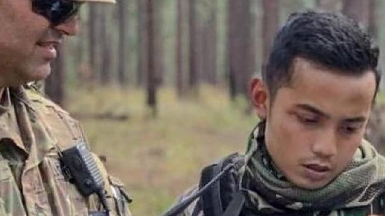 Selain itu, kompi TNI AD juga dipimpin oleh para perwira yang kompeten, berdedikasi dan memiliki komitmen tinggi terhadap tugasnya.
