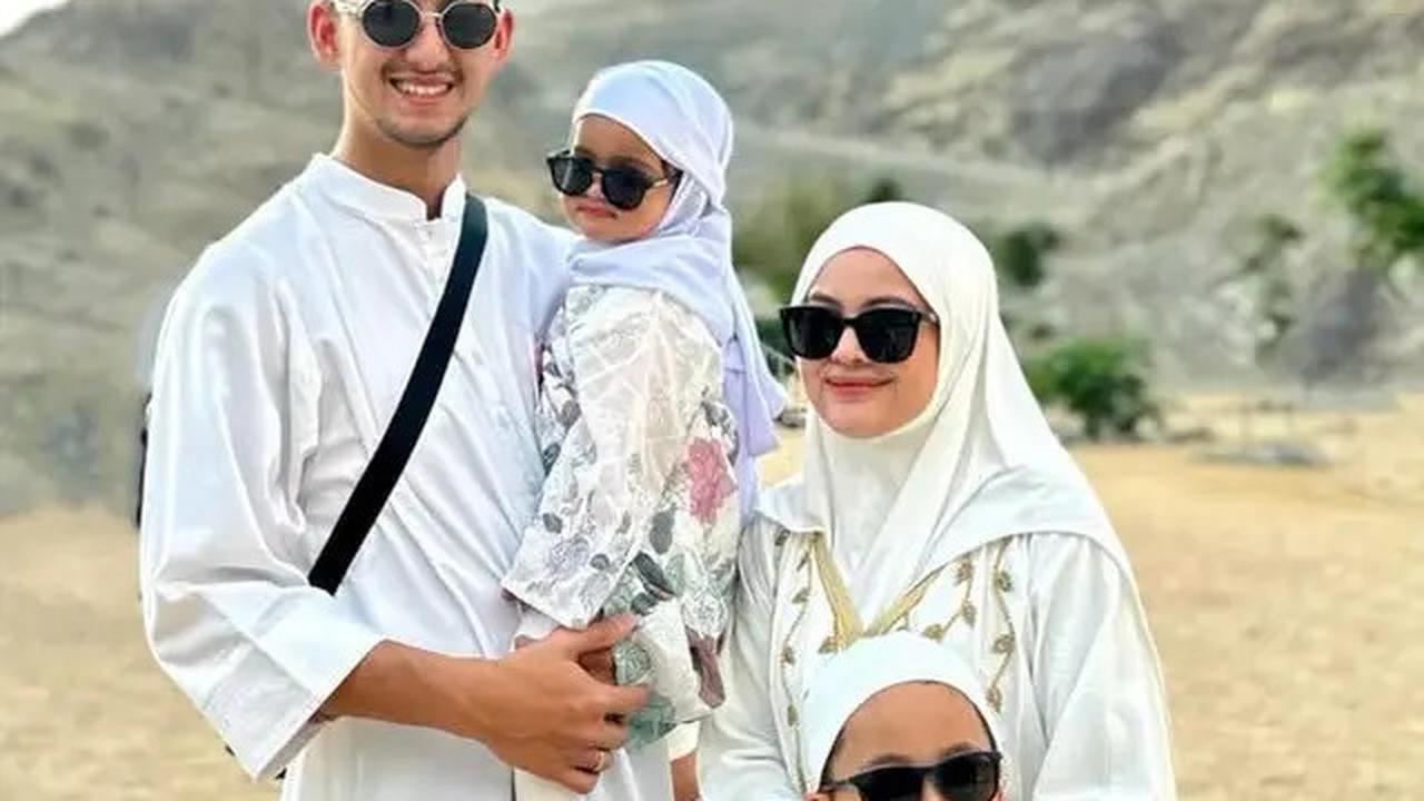 8 Tampilan Artis Pilih Laksanakan Umrah di Penghujung Tahun 2024, Ayu Ting Ting, Maudy Koesnaedi, hingga Tasya Kamila