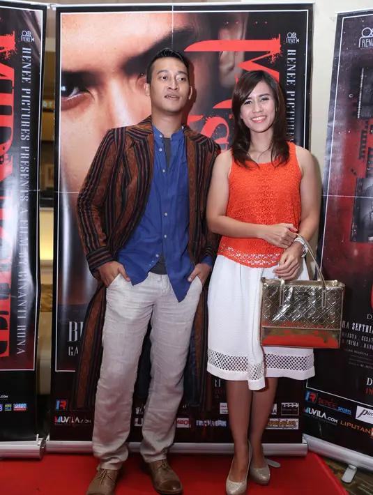 Sebagai bentuk dukungannya pada Firman, Resa Aruan selalu memberikan kritik dan saran. Selain itu, juga hadir di gala premier Midnight Show, Epicentrum, Jakarta Selatan, Selasa (12/1/2016) malam. (Nurwahyunan/Bintang.com)