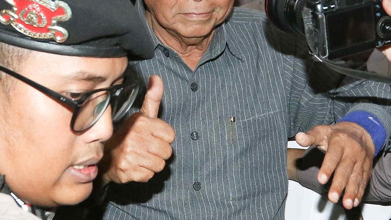 FOTO: Ekspresi Pimpinan Ponpes Al Zaytun Panji Gumilang Membisu Saat Penuhi Panggilan Bareskrim Polri